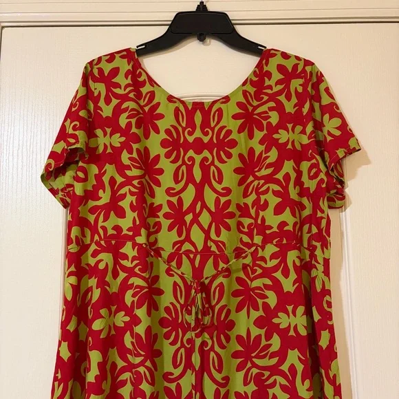 Floral Red and Green Manuheali’i Dress - Picture 5 of 15